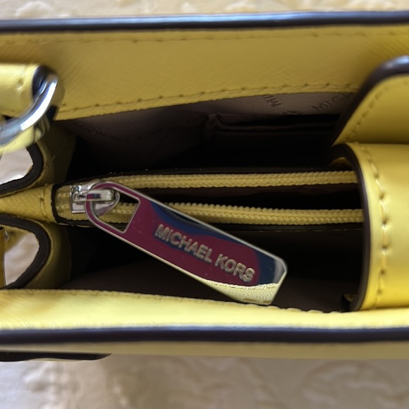 NWT Michael Kors Rayne Sunshine Crossbody - Picture 9 of 16